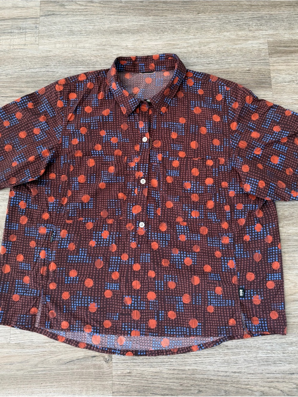 REI Unisex Brown Short-Sleeve Button-Down with Red & Blue Dot Print